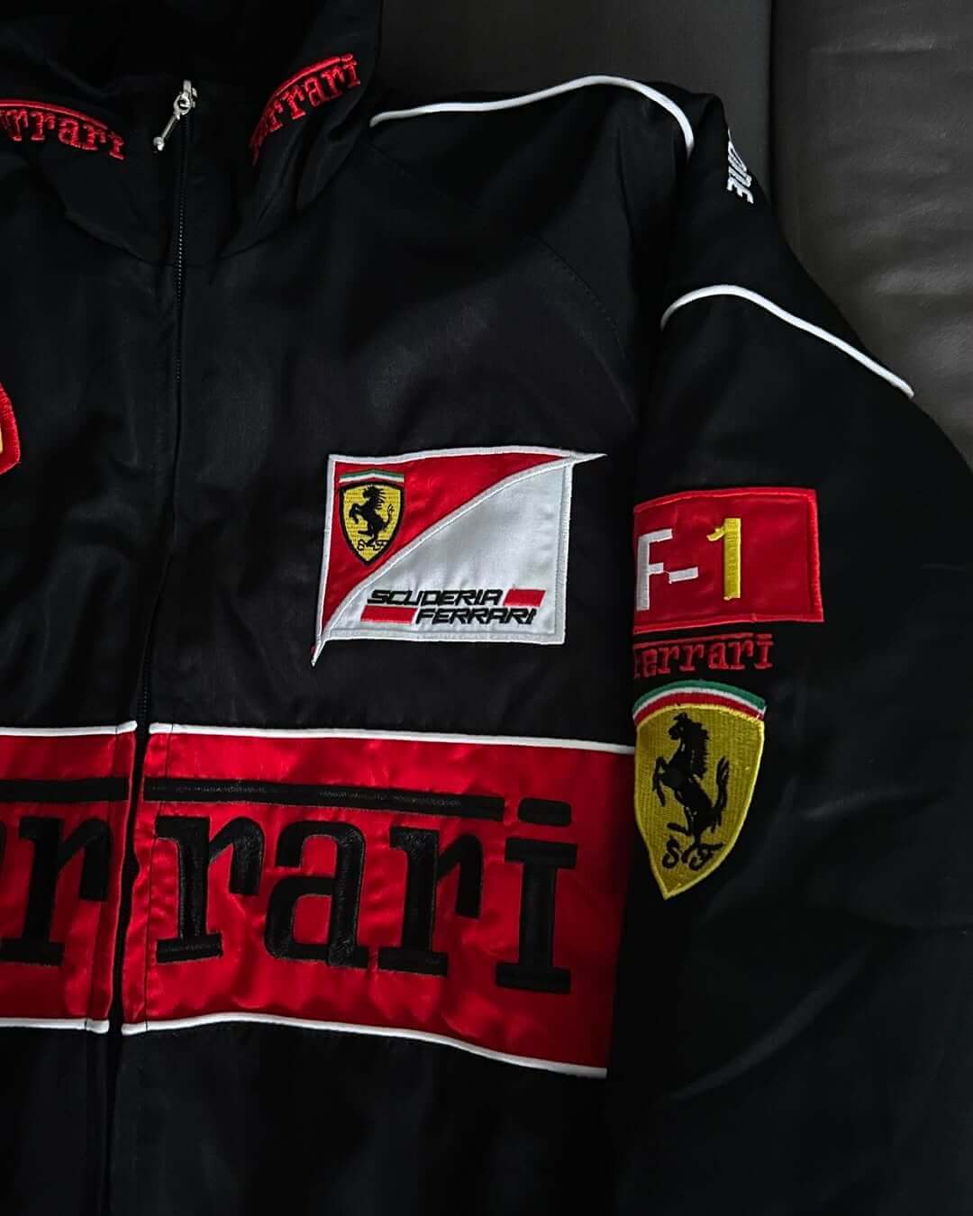 Jachetă F1 Ferrari Neagră